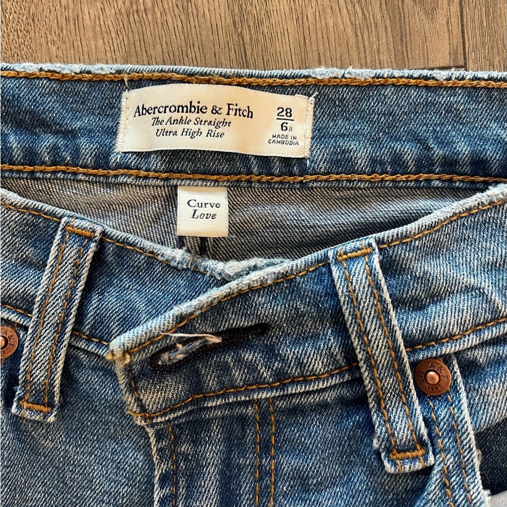 Abercrombie and Fitch Curve Love size 28/6 “the ankle straight ultra high rise”